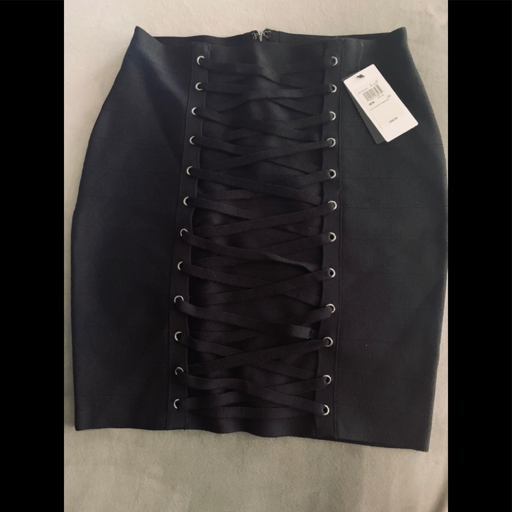 Guess skirt M NWT